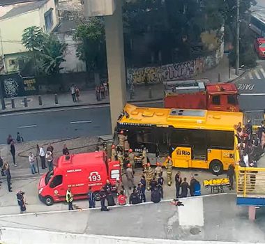 Imagem - Acidente com BRT deixa ao menos 25 feridos no Rio