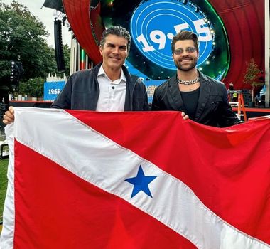 Imagem - Vem aí: Alok posa ao lado de Helder com a bandeira do Pará