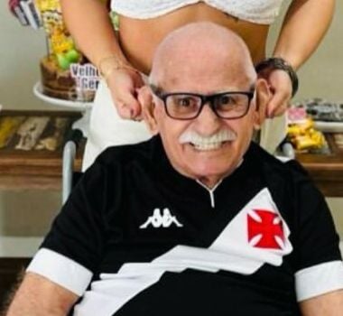 Imagem - Avô pinta bigode para chá revelação do neto; assista