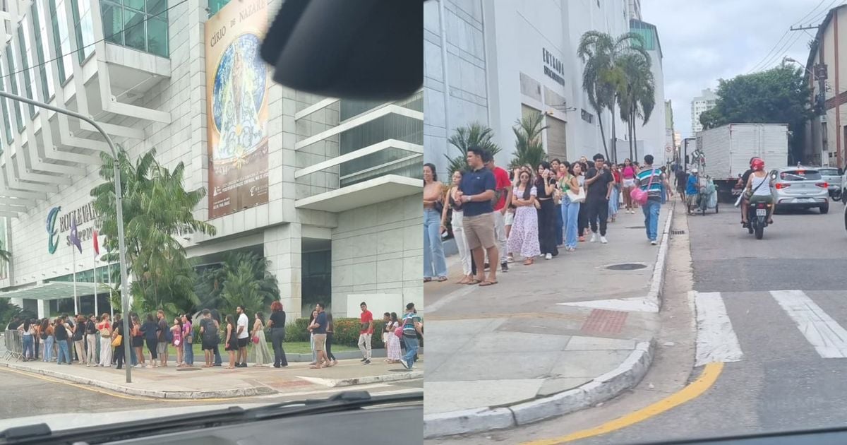 A porta do shopping Boulevard, na Doca de Souza Franco, foi tomada por uma multidão que formou uma longa fila, no aguardo do local abrir.