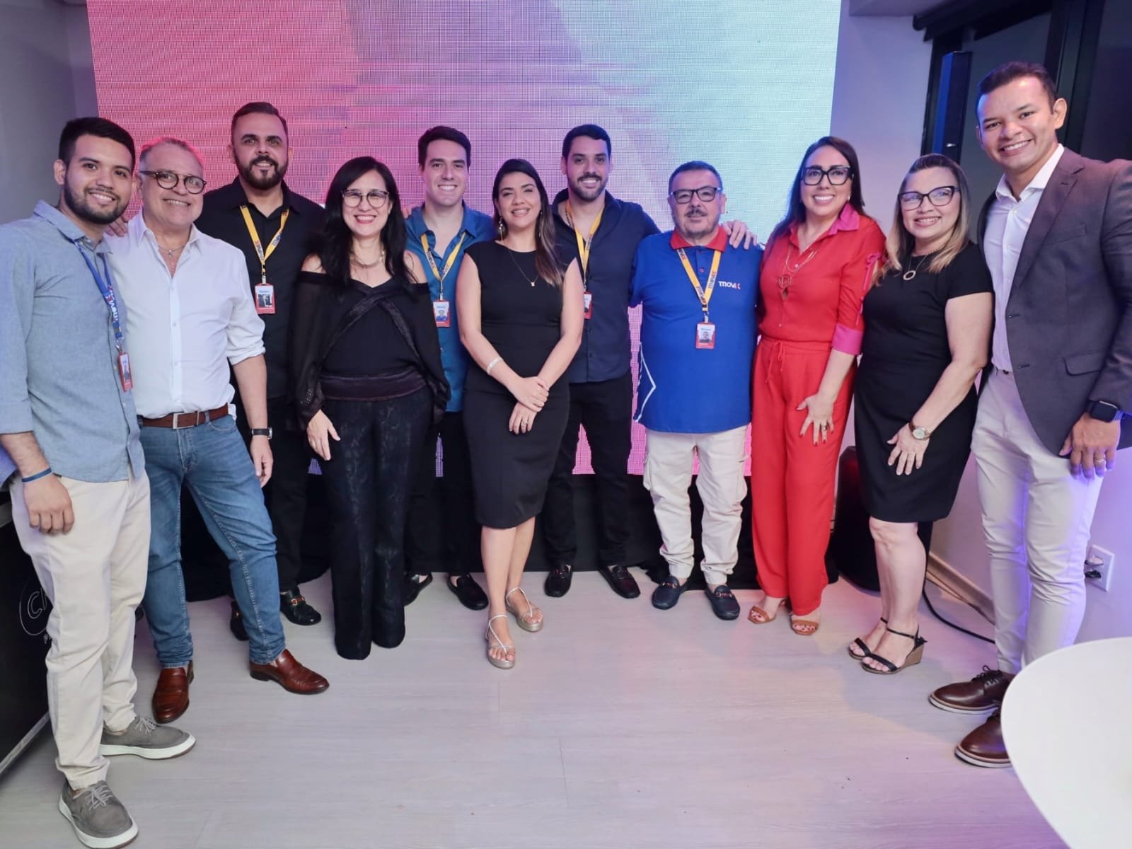 O apresentador Agenor Santos, Malena Azevedo, Beth Mendonça, Gabriela Teixeira, Martha Gushi e César Paes Barreto, da CA Comunicação, com  Carlos Grossinho, Luiz Felipe, Luiz Paulo, Bruno Planzo e  Wilker Magno, da Movix