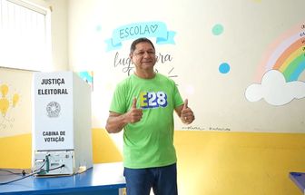 Everaldo Eguchi, candidato à Prefeitura de Belém, vota na manhã deste domingo