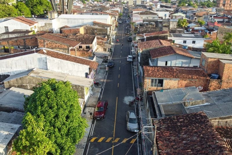 O Estado realizou 283 quilômetros de obras de pavimentação asfáltica em 735 ruas, distribuído em 50 bairros de Belém, Icoaraci e Outeiro. 