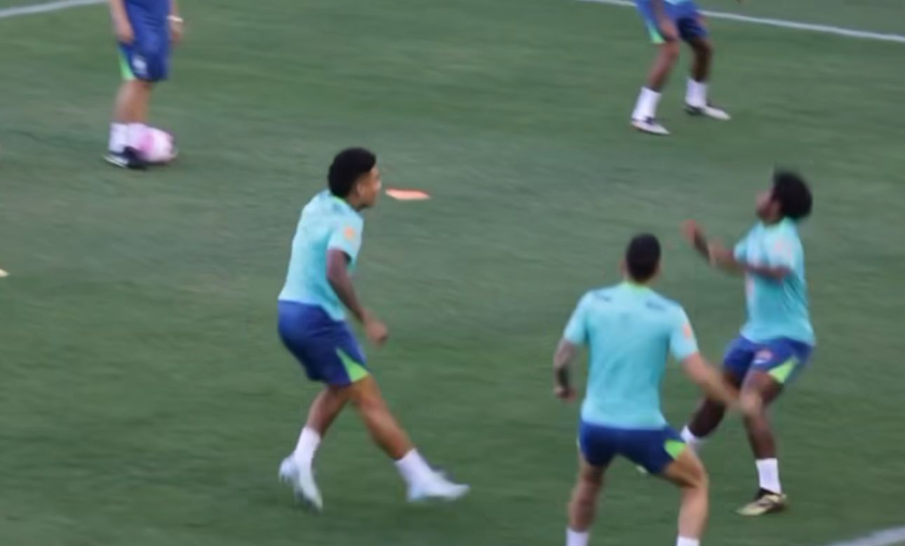 (Seleção Brasileira faz último treino antes de jogo contra o Peru) 