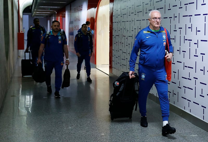 Para essa partida o técnico Dorival Júnior vai testar novamente a ideia de não ter um meia armador tradicional em campo.