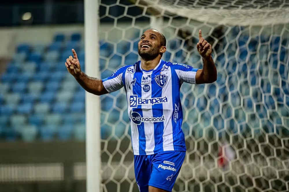 Edinho passou por cirurgia no joelho direito - 