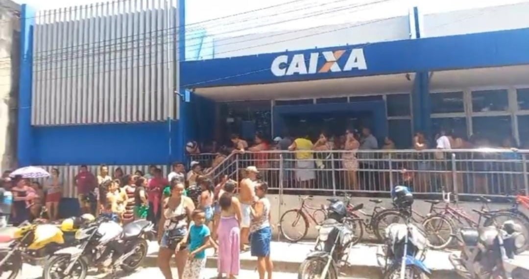 Agências da Caixa tiveram filas neste sábado - 