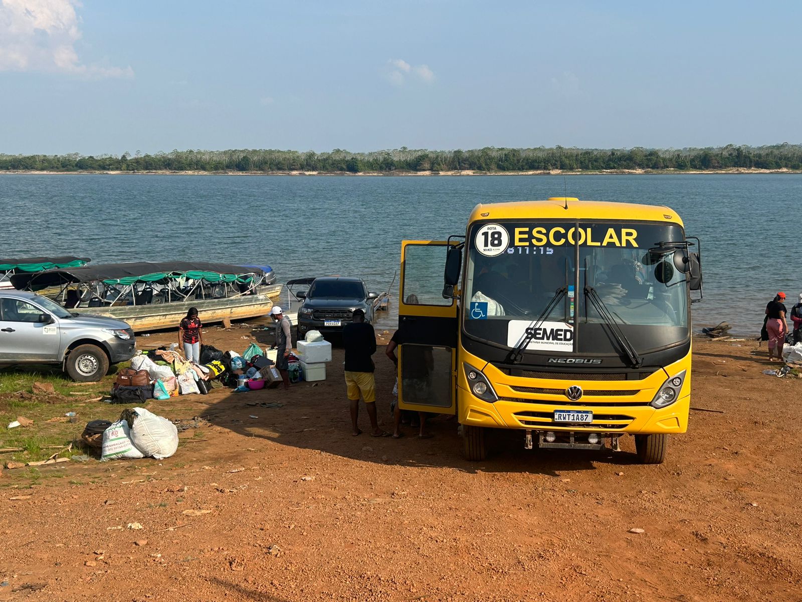 (Professores que sobreviveram a naufrágio de embarcação chegam em Altamira, no Pará)