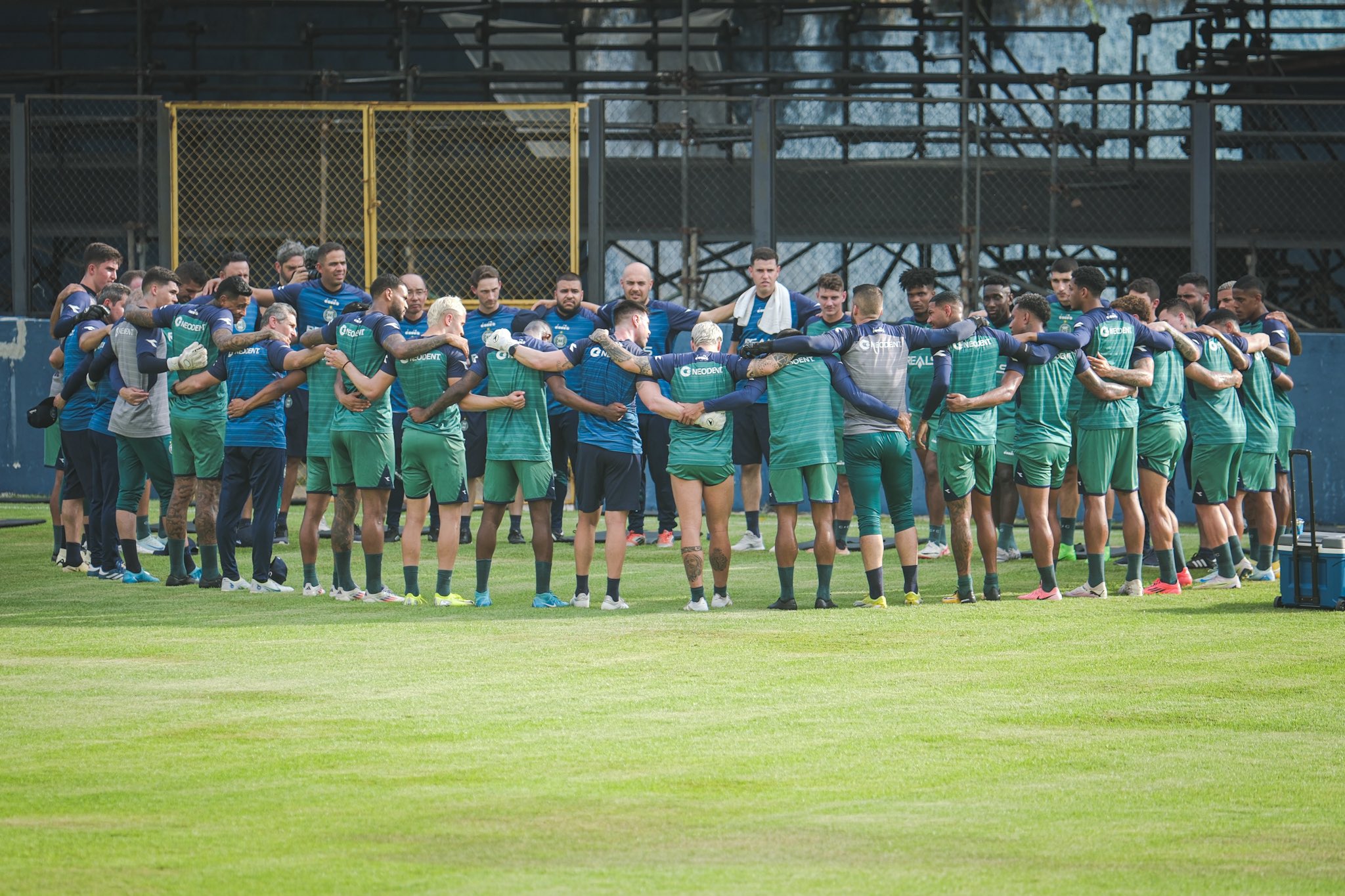 Coxa está treinando no estádio do Baenão - 