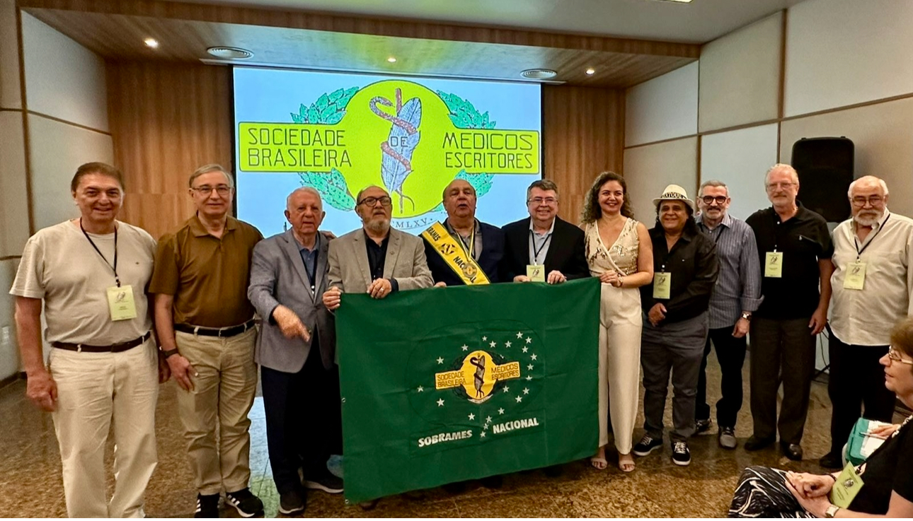 Dr. Cláudio Guilhon durante o Congresso Internacional da Sociedade Brasileira dos Médicos Escritores e União dos Médicos Escritores e Artistas Lusófonos, realizado, recentemente, em Recife 