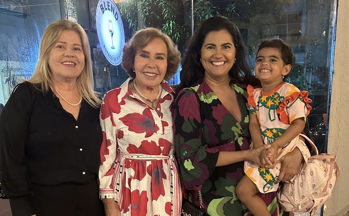 Noemia Lobato com Carla Costa, Mayara Costa e Isabela Costa