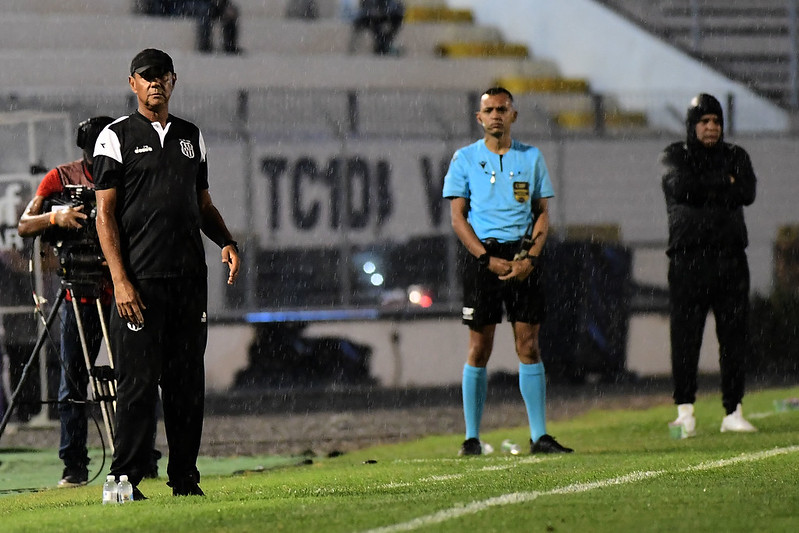 Técnico da Ponte 'apimenta' o duelo contra o Paysandu