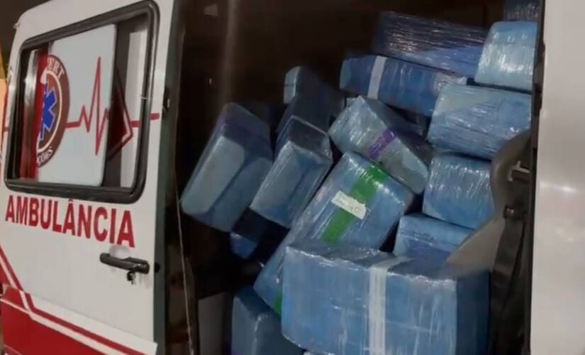 Ambulância que transportava 1,5 toneladas de maconha é apreendida, em São Paulo