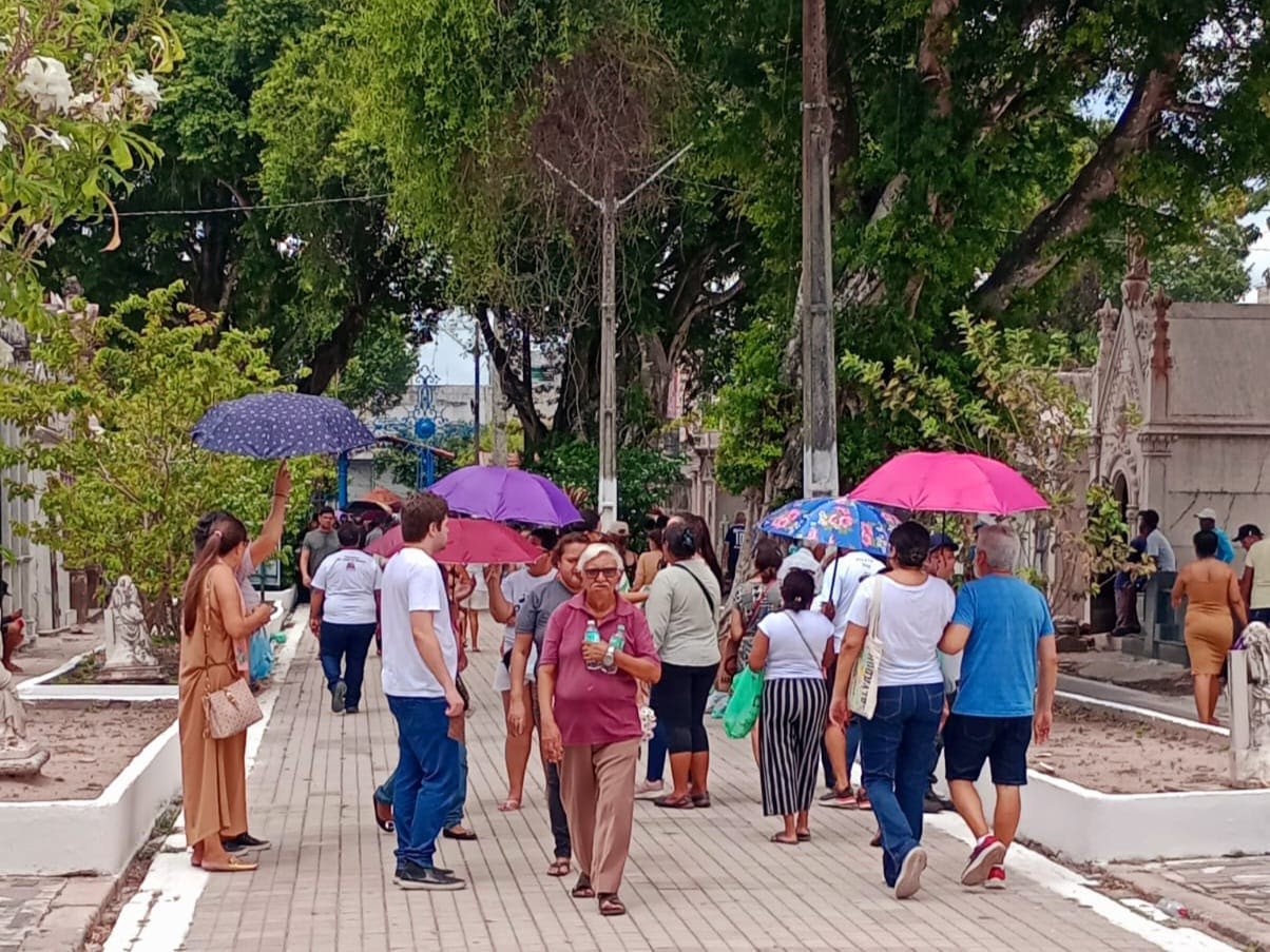 Cemitérios de Belém receberam grande contingente no Dia de Finados