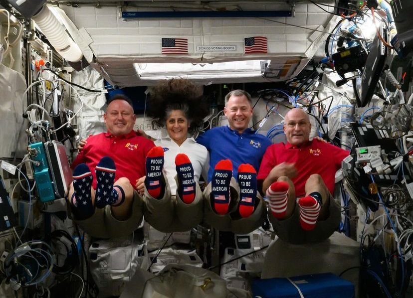 Os astronautas Butch Wilmore, Suni Williams e Don Pettit a bordo da Estação Espacial Internacional.