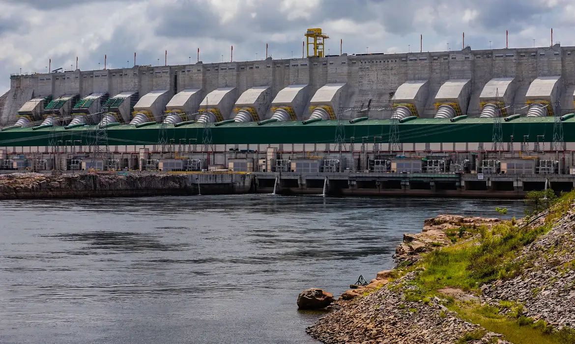 (Ideia é conciliar produção de energia e aquicultura)