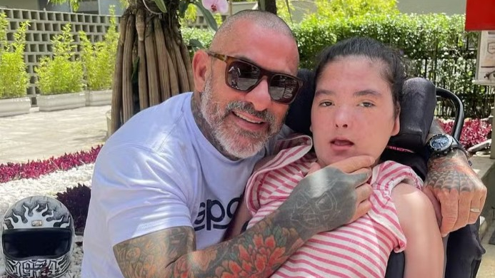 Henrique Fogaça e sua filha.