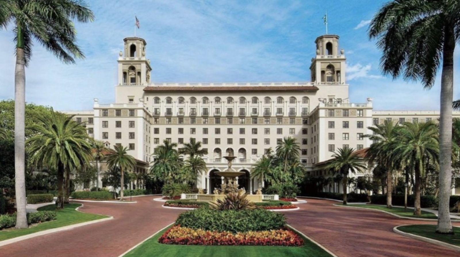 Investimentos bilionários transformam o setor hoteleiro ao longo da costa sul da Flórida, com destaque para Palm Beach.