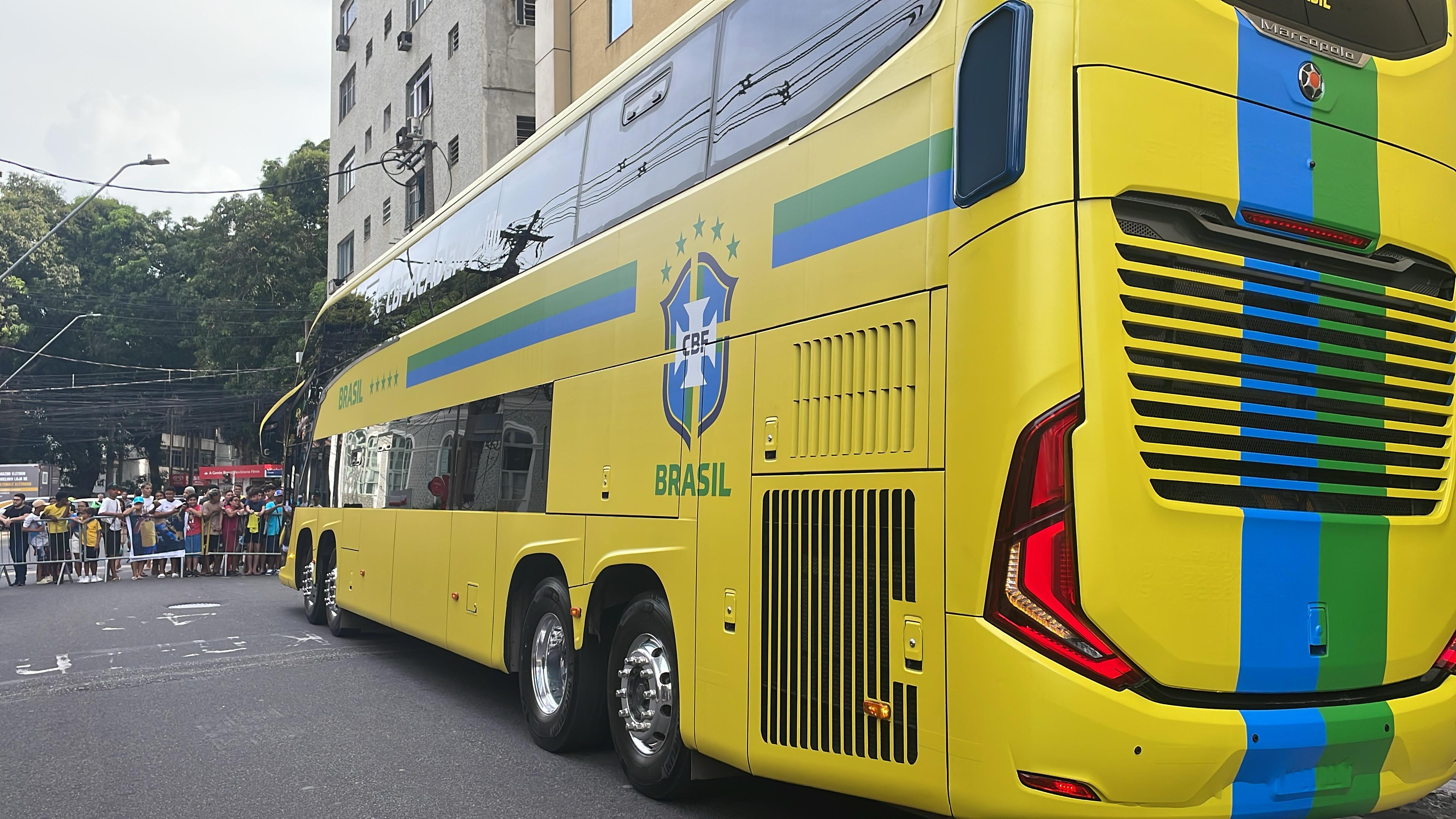Ônibus em que a equipe da Seleção irá para o Mangueirão.