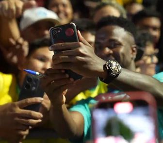 Imagem - Seleção é recebida com festa em retorno ao hotel após treino no Mangueirão; assista