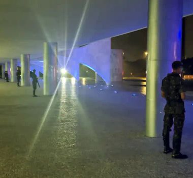 Imagem - Palácio do Planalto tem segurança reforçada; Bope faz varredura na praça