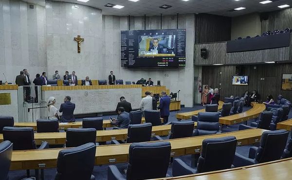 Vereadores de São Paulo aumentam os próprios salários em 37% um mês após eleição