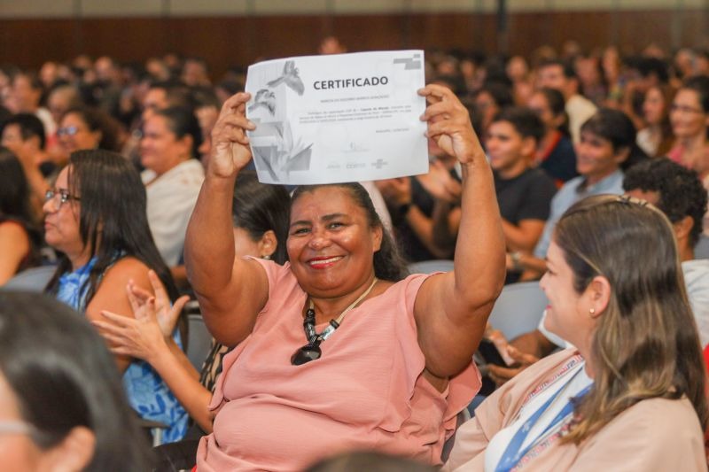 São estudantes que, com seus certificados, recebem um selo da COP30 atestando que estão aptos para suprir a necessidade do mercado.