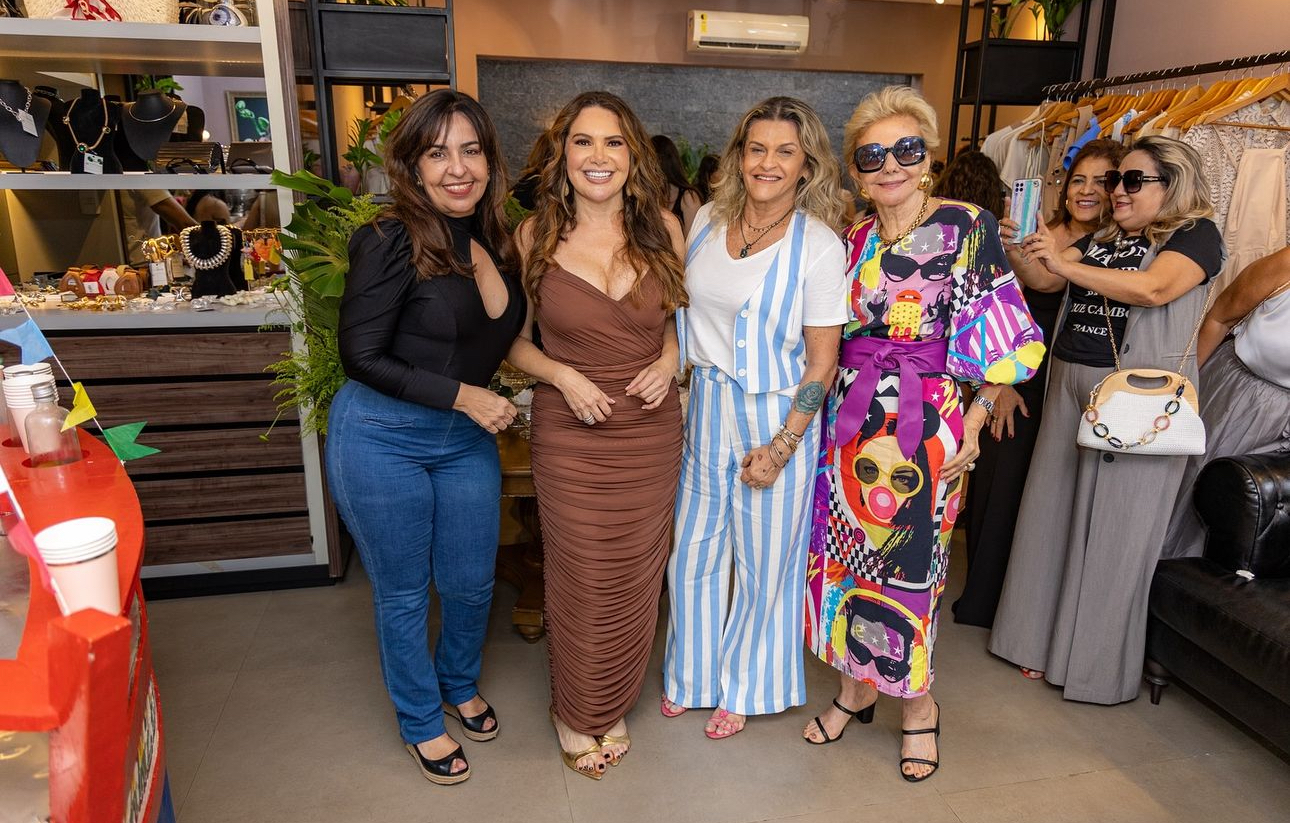 (Ana Paula com Roseanne Chalu Pacheco, a colunista e Gilka Ferro e Silva. 