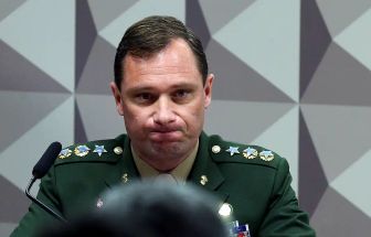 Mauro Cid presta depoimento na sede da Polícia Federal com delação em risco