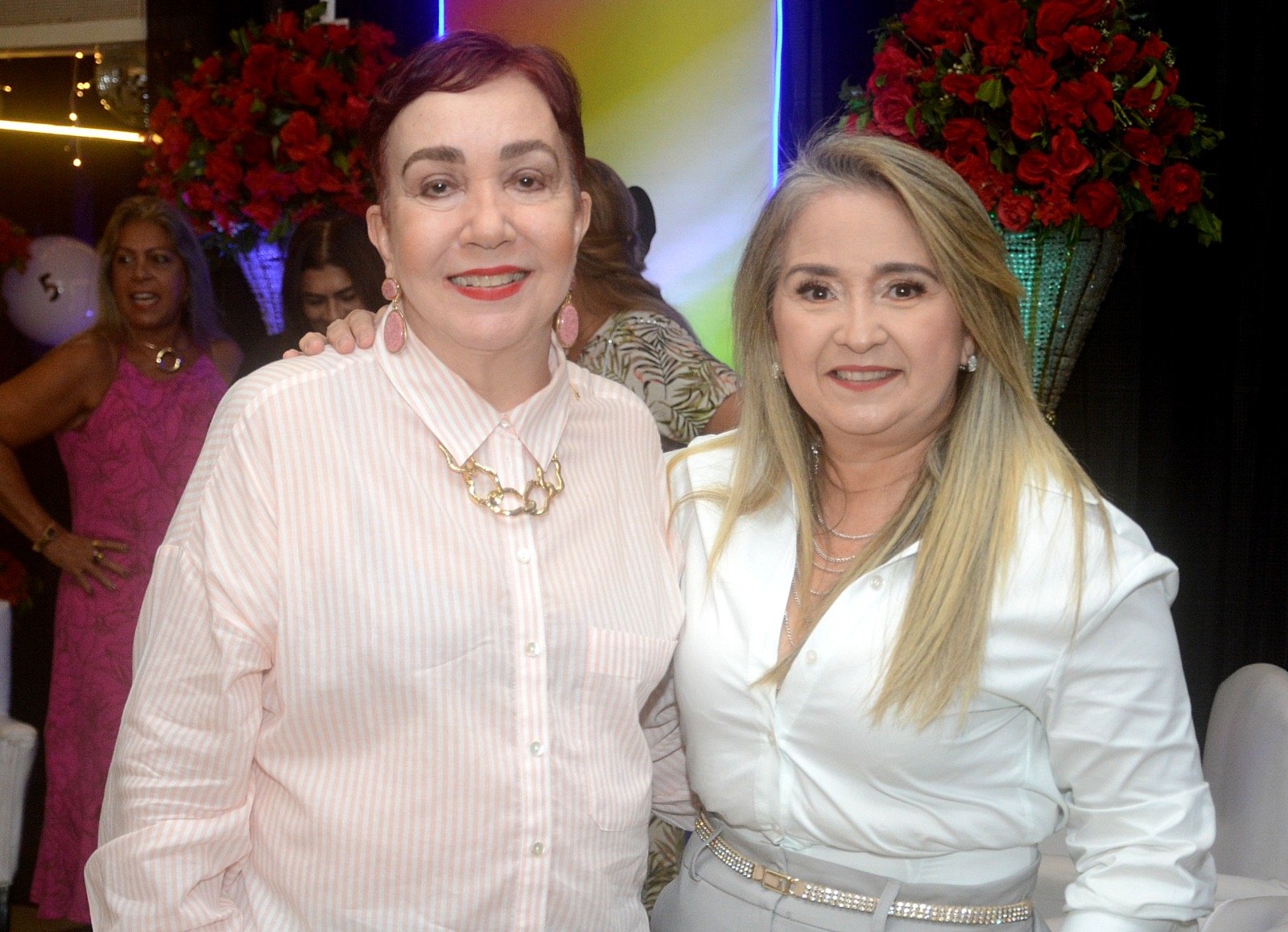 Lucinha Lage com a Diretora de Atividades Femininas, Niciana Noura.