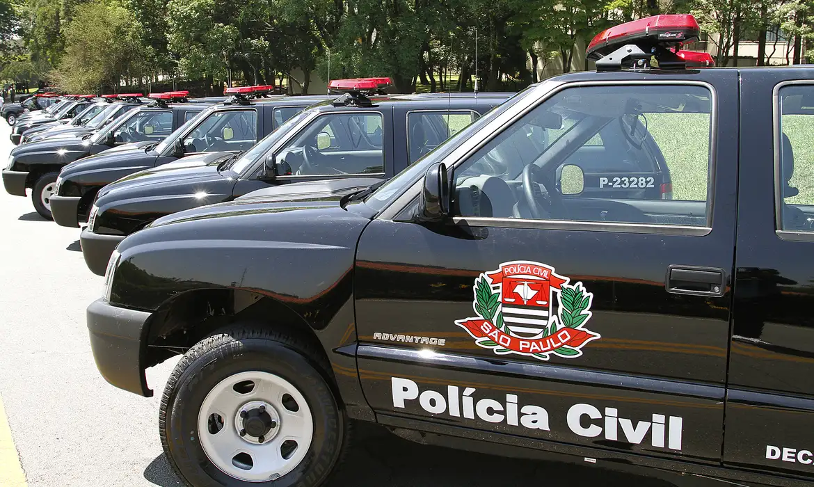 (A Polícia Civil cumpriu, na manhã de hoje (19), mandados de busca em endereços relacionados a Kauê, na região do Jaraguá, na capital paulista.)