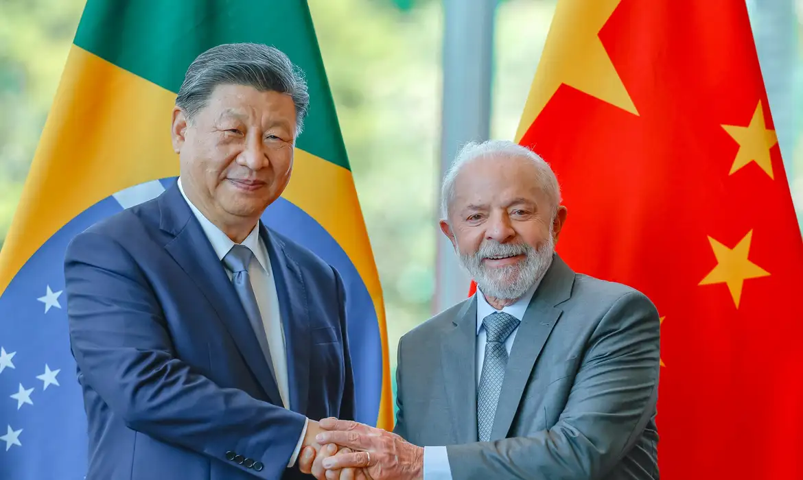 (A agenda de Xi Jinping em Brasília ocorre na sequência da participação dele na Cúpula de Líderes do G20, realizada no Rio de Janeiro.)