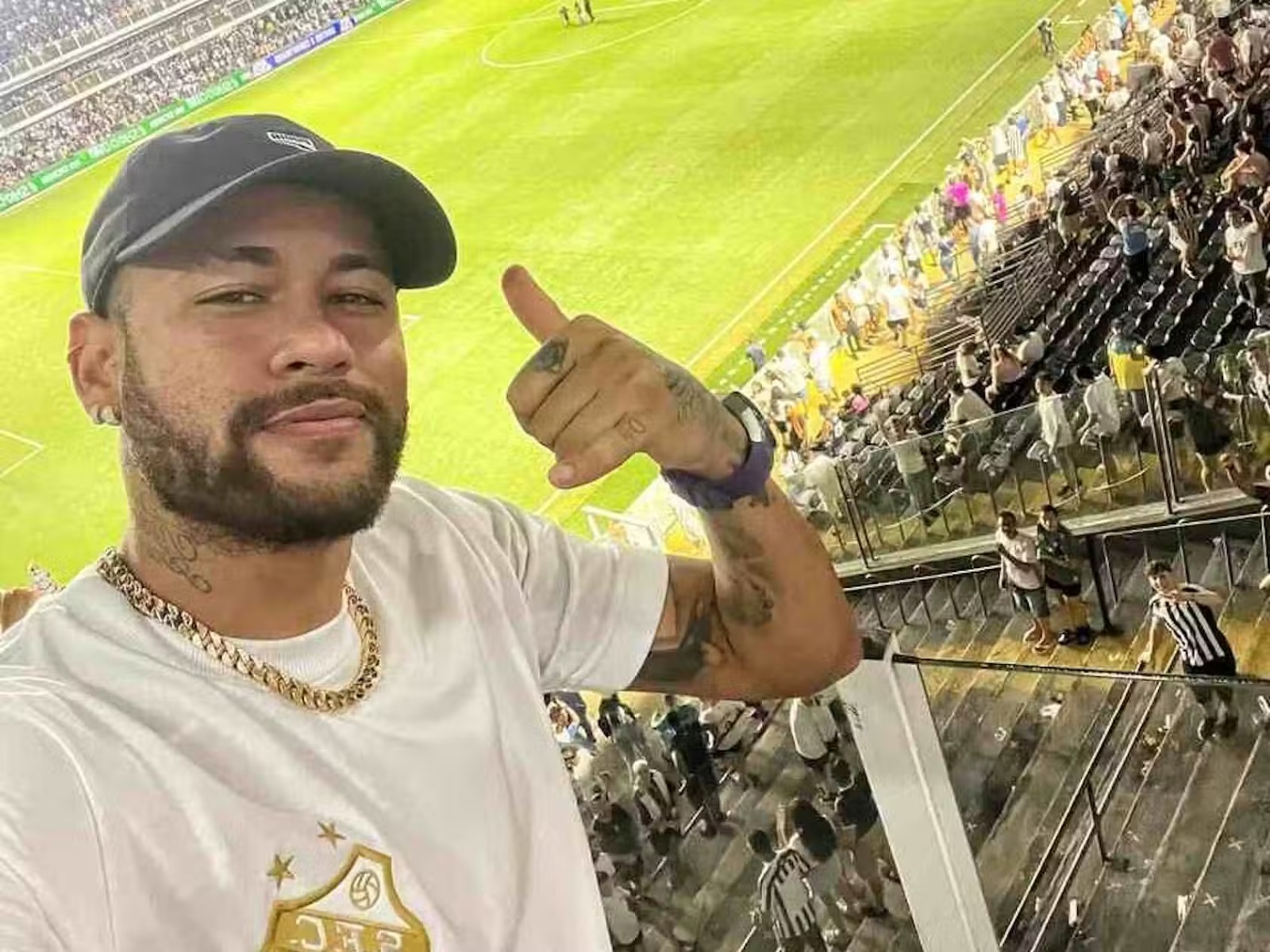 Diretoria do Santos mantém "namoro" com Neymar - 