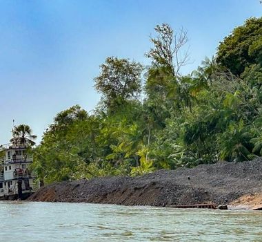 Imagem - Sefa apreende duas mil toneladas de manganês próximo à cidade de Moju, no Pará