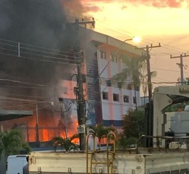 Imagem - Vídeo: incêndio grave é registrado na Escola Madre Celeste, em Icoaraci, nesta quinta