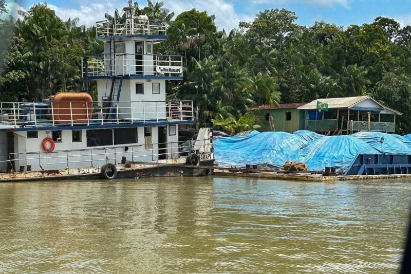 Duas mil toneladas de minério foram aprendidas quando estavam sendo transportadas em balsa na altura da cidade de Moju, no Baixo Tocantins.