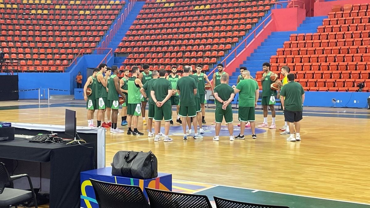 Seleção Brasileira realiza último treino antes do clássico contra o Uruguai, em Belém