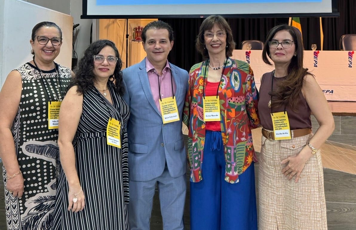 Dr. Rubens Tofolo, presidente da Regional Para da Sociedade Brasileira de Diebetes, com as Geisa Macedo, Eliana Marques e Nilce Dompieri  