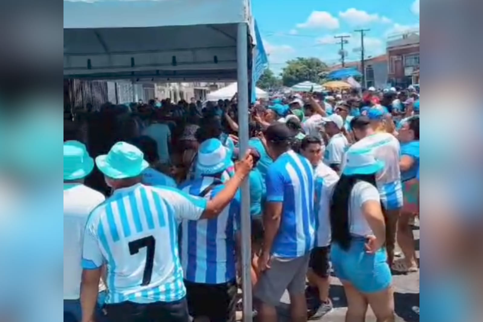 Arredores do estádio da Curuzu.