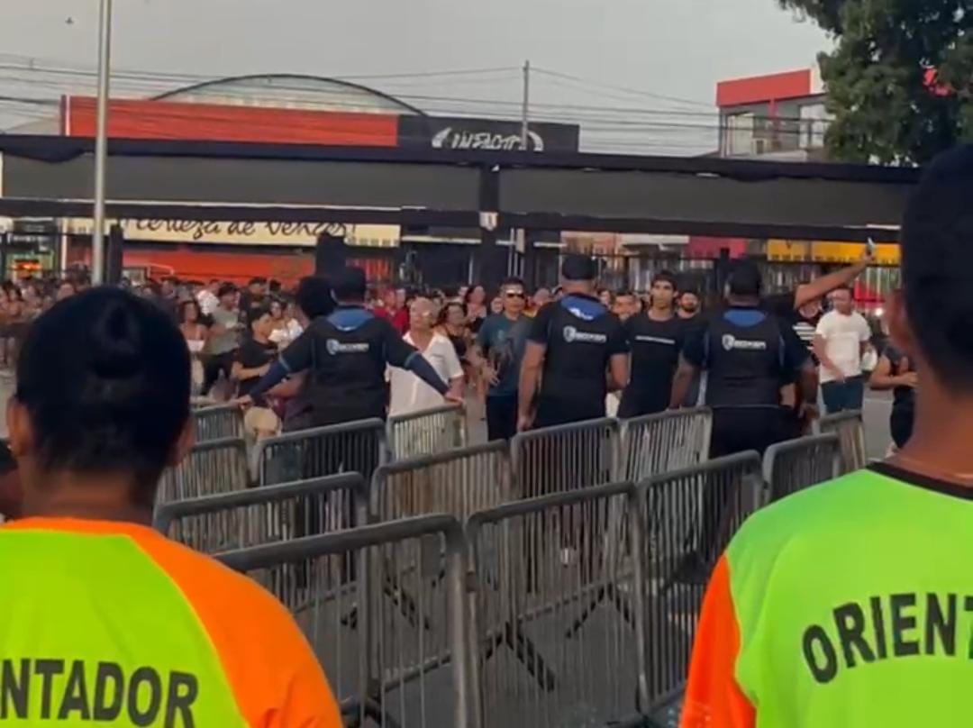 Muita euforia com a abertura dos portões do show do Alok.