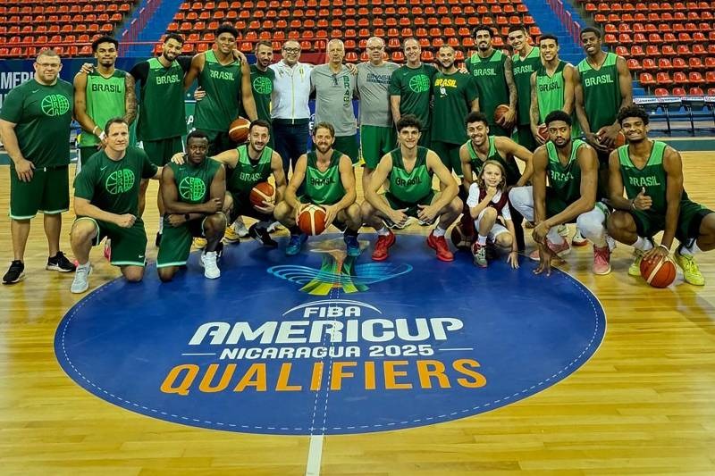 Seleção Brasileira de Basquete Masculino enfrenta o Panamá no Mangueirinho, em Belém.