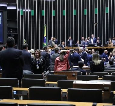 Imagem - Oposição ao governo se divide em relação a PEC que acaba com a escala 6X1