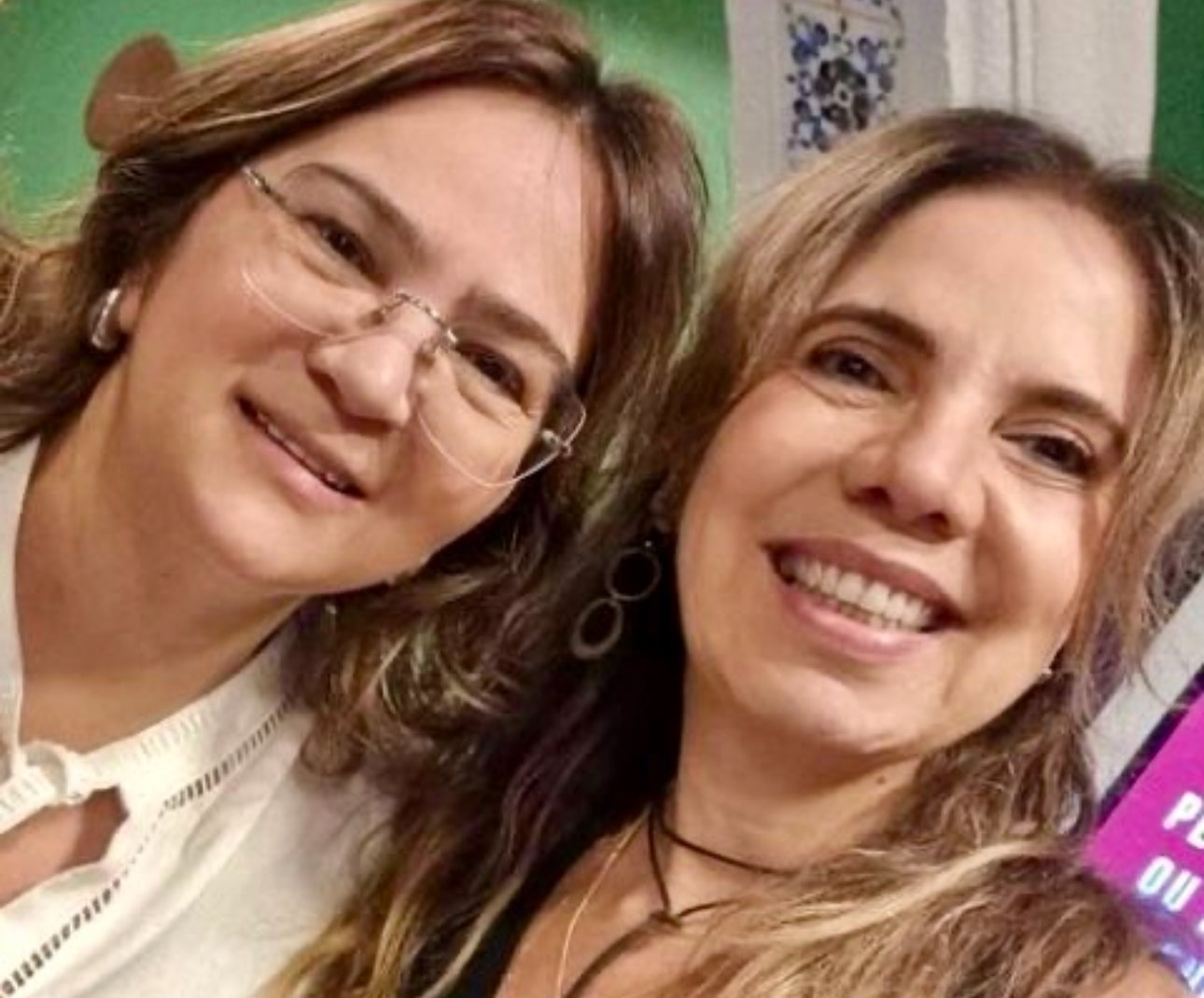 Cristiane Salomão com a amiga, Fabíola Araújo,