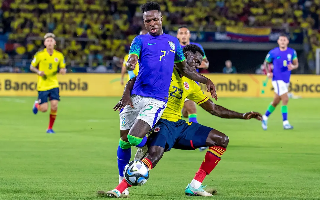 Vini Jr. jogando pela Seleção Brasileira