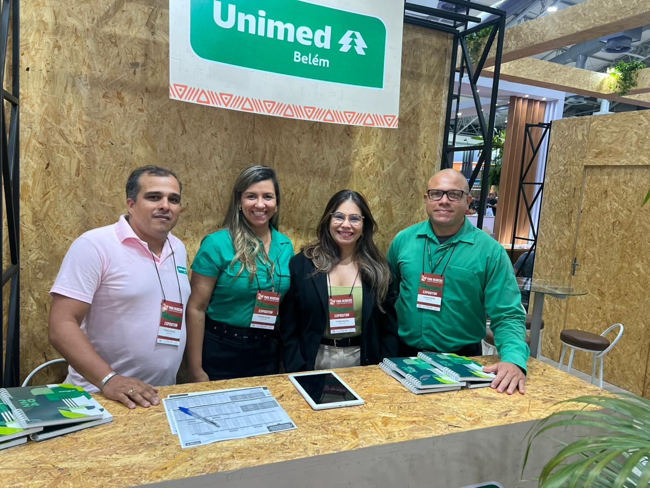 Equipe representante da Unimed Belém na feira Pará Negócios