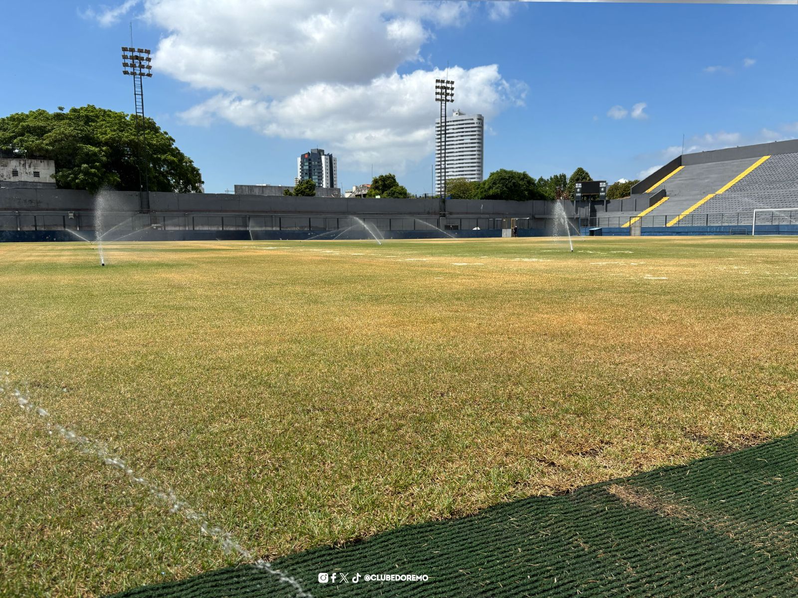 Elenco azulino se reapresenta no Baenão - 