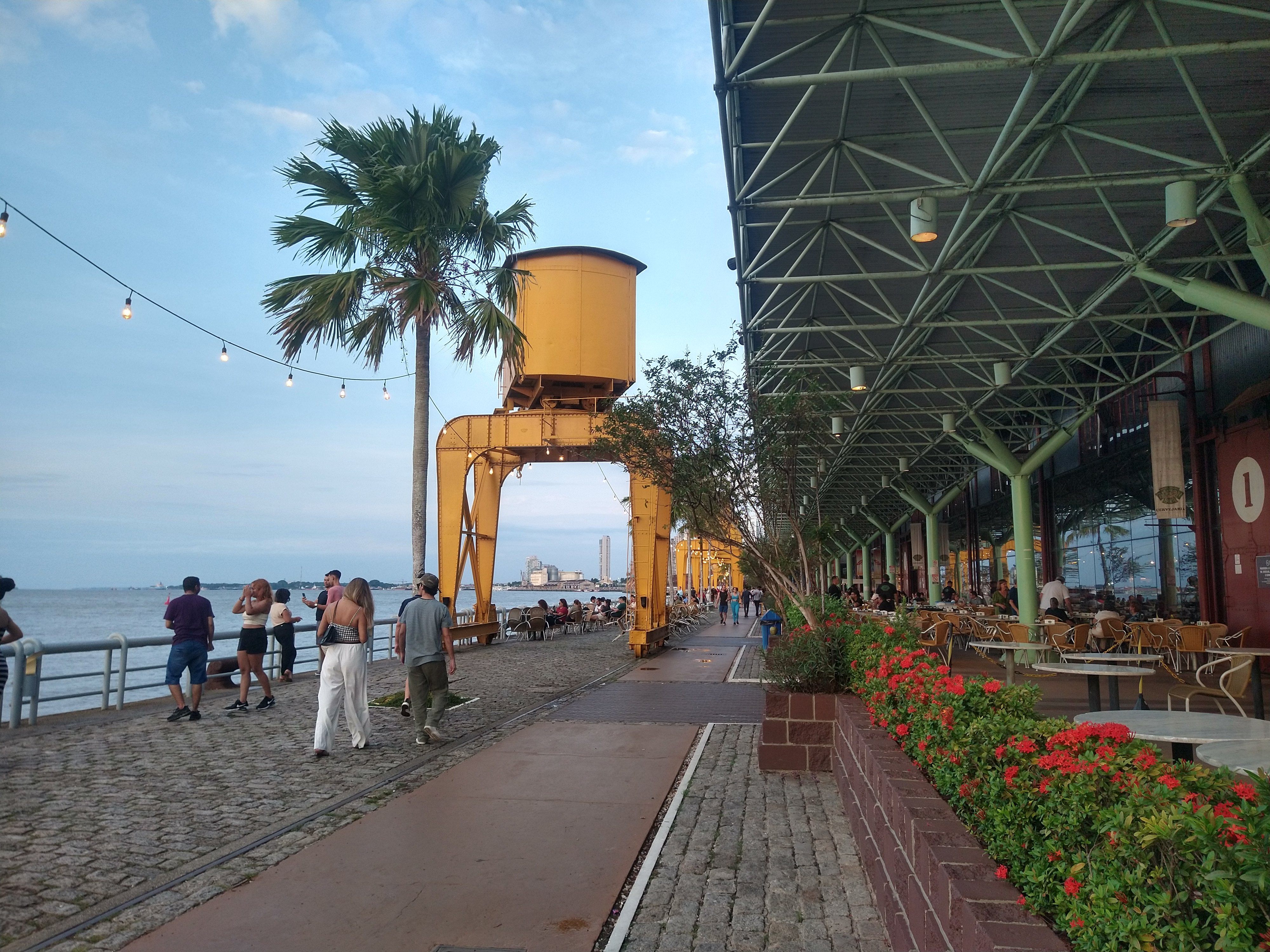 (Estação das Docas é ponto turístico na cidade.)