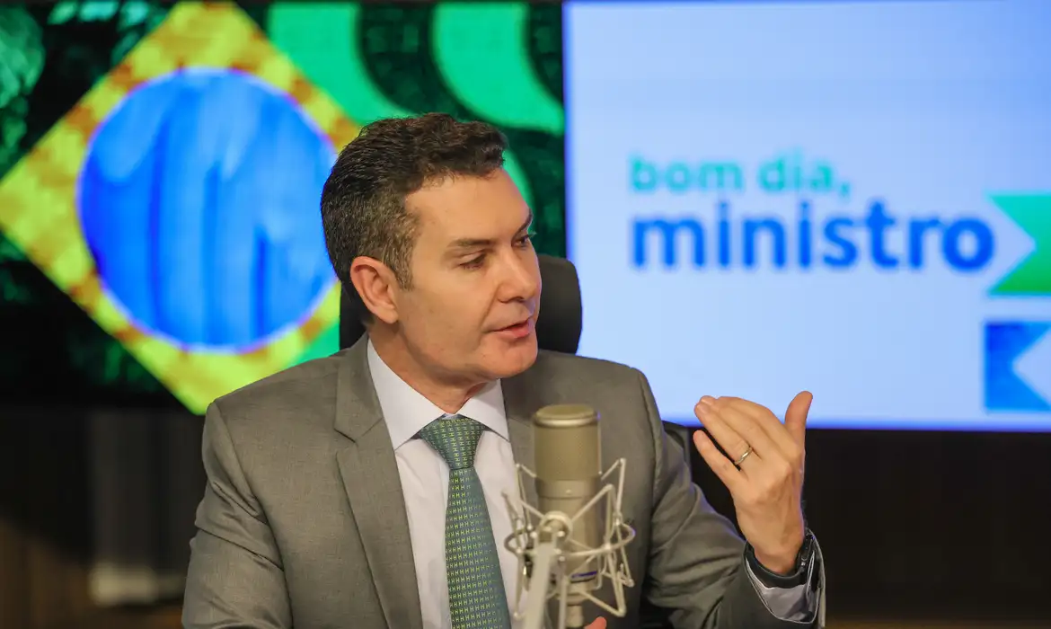 (Ministro das Cidades, Jader Filho.)