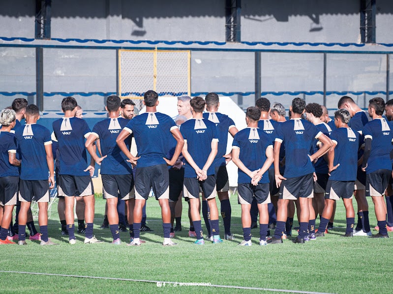 Elenco realizou o primeiro trabalho no gramado do Mangueirão - 