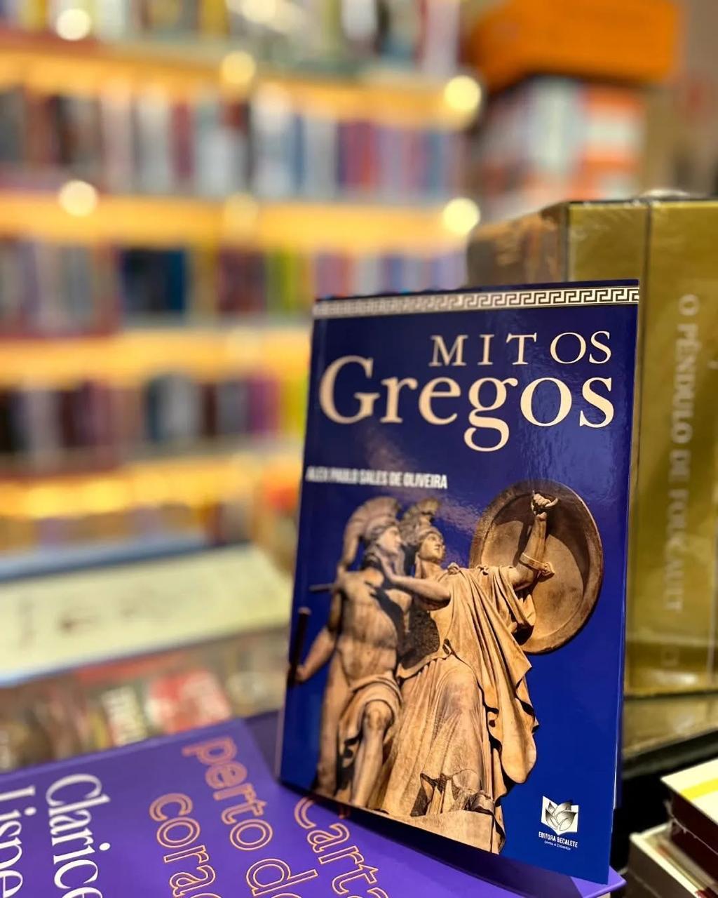 (Historiador paraense lança livro sobre os mitos da Grécia Antiga.)